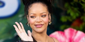 Rihanna panik setelah rumahnya di Beverly Hills ditembaki orang tak dikenal. Polisi menangkap seorang perempuan yang diduga pelaku penembakan. (Foto: Dok. Rolling Stones)