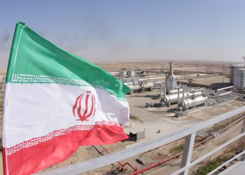Ketegangan Iran dan AS meningkat setelah serangan udara di Pulau Kharg. Teheran memperingatkan akan membalas dengan menghancurkan fasilitas minyak terkait AS. (Foto: Shutterstock)