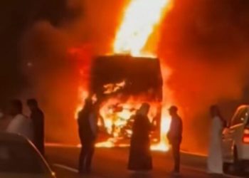 Bus jemaah umrah WNI terbakar di Arab Saudi. Kemenlu memastikan seluruh penumpang selamat dan telah dievakuasi ke Madinah.