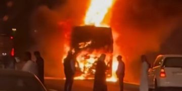 Bus jemaah umrah WNI terbakar di Arab Saudi. Kemenlu memastikan seluruh penumpang selamat dan telah dievakuasi ke Madinah.
