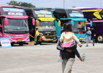Mudik naik bus perlu memperhatikan aspek keselamatan. Pastikan bus memiliki izin resmi dan lulus uji KIR agar perjalanan tetap aman. (Foto: ANTARA/HO-Humas Kemenhub)