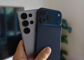 Samsung menghadirkan fitur kirim file ke iPhone untuk Galaxy lawas lewat Quick Share. Simak daftar perangkat dan status terbarunya. (Foto: Abhijeet Mishra / SamMobile)