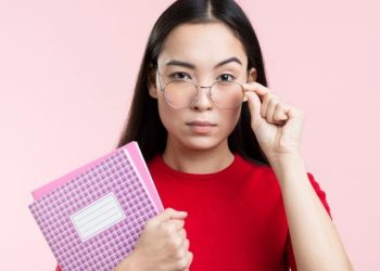 Otak kiri dominan dikaitkan dengan logika dan analisis. Simak ciri-ciri dan kelebihannya dalam kehidupan sehari-hari.