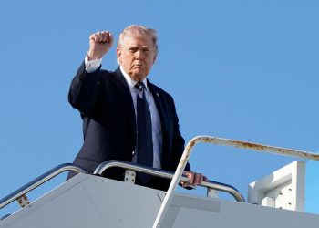 Donald Trump klaim AS berhasil menewaskan kandidat pengganti Ayatollah Ali Khamenei dalam serangan gabungan dengan Israel. (Foto: Reuters)