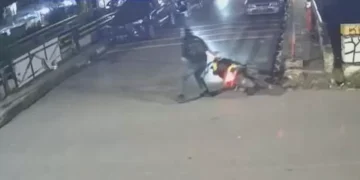 Teror air keras menimpa aktivis HAM Andrie Yunus usai podcast di Jakarta. Polisi, pemerintah, dan koalisi sipil mendesak pelaku serta dalang segera diungkap. (Foto: Tangkapan Layar)