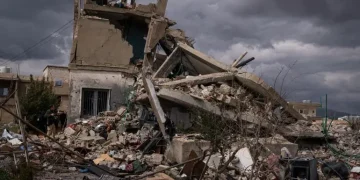 Serangan Israel di Lebanon menewaskan 9 orang termasuk pengungsi Palestina. Konflik dengan Hizbullah semakin memanas. (Foto: Adri Salido/Getty Images)