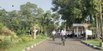 ASN Bangkalan diwajibkan naik sepeda ke kantor sebagai upaya hemat BBM di tengah potensi krisis energi global.