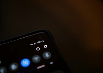 Airplane Mode disebut bisa mempercepat pengisian baterai HP. Benarkah efektif atau hanya mitos? Ini penjelasan lengkapnya.