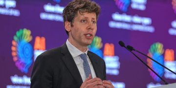 CEO OpenAI Sam Altman membela kerja sama dengan pemerintah AS dan Presiden Donald Trump di tengah persaingan industri AI global. (Foto: AP)