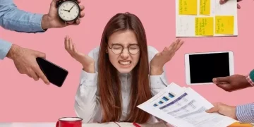 Post holiday blues setelah Lebaran wajar terjadi, simak tips efektif agar tetap semangat kembali ke rutinitas. (Foto: Freepik/wayhomestudio)