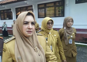 KPK menangkap Bupati Pekalongan Fadia Arafiq dalam OTT di Semarang. Ia diamankan bersama orang kepercayaan dan ajudannya. (Foto: Dok. Radar Pekalongan)
