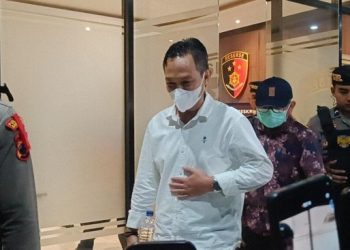 Bupati Cilacap Syamsul Auliya dan Sekda Sadmoko diamankan KPK dalam OTT terkait dugaan suap proyek daerah. Sebanyak 13 orang kini diperiksa di Jakarta. (Foto: MemoIndonesia.co.id)