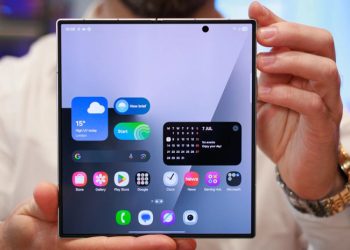 Bocoran terbaru menyebut Samsung sedang menyiapkan smartphone fold baru dengan rasio layar 4:3 dan ukuran lebih lebar untuk mendukung multitasking.
