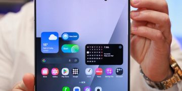 Bocoran terbaru menyebut Samsung sedang menyiapkan smartphone fold baru dengan rasio layar 4:3 dan ukuran lebih lebar untuk mendukung multitasking.