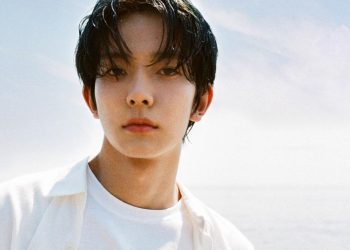 Heeseung menulis surat emosional kepada penggemar setelah keluar dari ENHYPEN. Ia menjelaskan alasan ingin mengejar jati diri musikalnya.