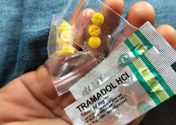 TNI AU memberikan klarifikasi terkait video viral dugaan transaksi obat keras Tramadol di seberang markas Satrekon di Jalan Raya Pondok Gede, Jakarta Timur. (Foto: Dok info media)