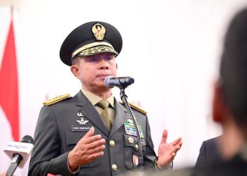 Panglima TNI Agus Subiyanto melantik Bambang Trisnohadi sebagai Kaster TNI dalam rangkaian mutasi dan kenaikan pangkat perwira tinggi di Mabes TNI. (Foto: Biro Pers Sekretariat Presiden)