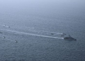 Militer Amerika Serikat mengklaim menghancurkan kapal penebar ranjau Iran di Selat Hormuz. Konflik Timur Tengah memicu ketegangan baru di jalur minyak dunia. (Foto: AP)