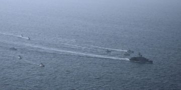 Militer Amerika Serikat mengklaim menghancurkan kapal penebar ranjau Iran di Selat Hormuz. Konflik Timur Tengah memicu ketegangan baru di jalur minyak dunia. (Foto: AP)