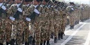 Meski digempur AS dan Israel, Iran masih mampu melancarkan serangan balasan. Analis menilai ada faktor miskalkulasi hingga kemandirian alutsista. (Foto: Irib)