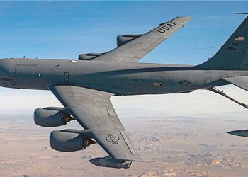Pesawat militer AS jenis KC-135 jatuh di Irak saat operasi militer di Timur Tengah. Seluruh enam awak pesawat dikonfirmasi tewas dan penyebab kecelakaan masih diselidiki.