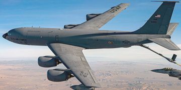 Pesawat militer AS jenis KC-135 jatuh di Irak saat operasi militer di Timur Tengah. Seluruh enam awak pesawat dikonfirmasi tewas dan penyebab kecelakaan masih diselidiki.