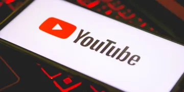 YouTube memperluas fitur deteksi deepfake berbasis AI kepada politisi, pejabat pemerintah, dan jurnalis untuk melindungi identitas mereka di platform.