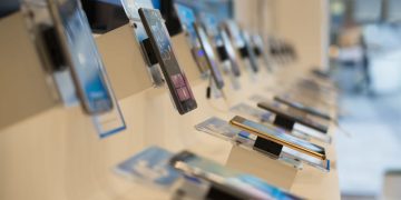 Harga HP terbaru awal tahun mengalami kenaikan di berbagai segmen. Xiaomi mencatat lonjakan tertinggi dibanding generasi sebelumnya.