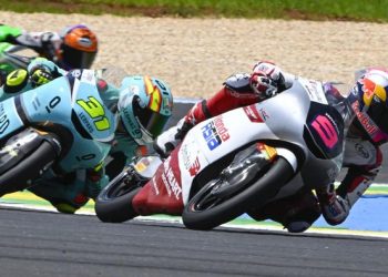 Veda Ega ungkap penyebab kecelakaan di Moto3 Amerika 2026 setelah sempat bersaing di depan. Ini analisis dan pelajaran pentingnya. (Foto: Gold & Goose Photography/Getty Images)