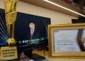 Andre Rosiade meraih penghargaan Legislator Penggerak Pembangunan di KWP Awards 2026 atas dedikasinya membangun daerah Sumbar. (Foto: Istimewa)