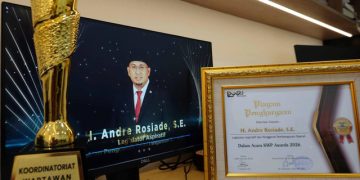 Andre Rosiade meraih penghargaan Legislator Penggerak Pembangunan di KWP Awards 2026 atas dedikasinya membangun daerah Sumbar. (Foto: Istimewa)