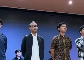 Pelaku grup chat FHUI meminta maaf langsung ke korban dalam forum. Namun tuntutan sanksi tegas masih disuarakan. (Foto: TikTok ody)