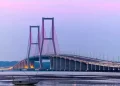 Simak sejarah Jembatan Suramadu dari gagasan Soekarno hingga jadi jembatan non tol terpanjang di Indonesia dan penggerak ekonomi Madura. (Foto: Beritasatu.com/Imamudin)