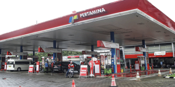 Pertamina resmi menaikkan harga BBM nonsubsidi. Simak rincian harga terbaru mulai Pertamax hingga Dexlite. (Foto: Dok. MI)