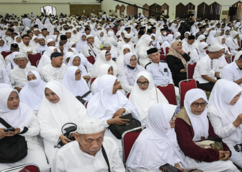 Jemaah haji Indonesia mulai masuk asrama dan siap diberangkatkan ke Madinah. Simak jadwal lengkap haji 2026 di sini. (Foto: Antara)