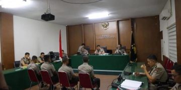 Empat anggota Polda Kepri dipecat setelah terlibat kasus penganiayaan yang menewaskan rekan polisi di asrama. Sidang etik menjatuhkan sanksi tegas. (Foto: CNN)