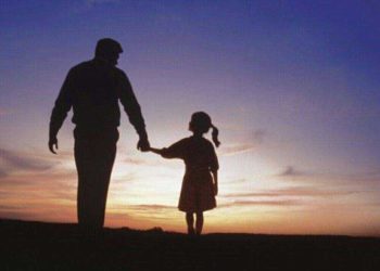 Peran ayah ternyata sangat penting dalam membentuk karakter, mental, dan masa depan anak perempuan. Simak penjelasan lengkapnya di sini. (Foto: scoopempire.com)