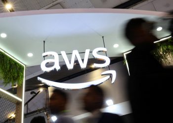Data center AWS di Bahrain dilaporkan rusak akibat serangan Iran. Simak dampak dan fakta lengkap insiden ini. (Foto: REUTERS/Anushree Fadnavis)