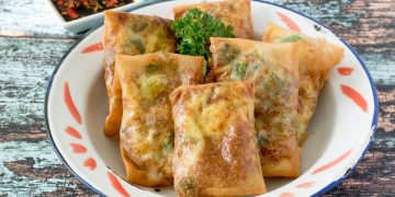 Resep martabak daging kuah kari homemade yang gurih dan renyah. Simak bahan, cara membuat, dan tips memasaknya di sini.