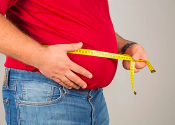 Kisah pria sukses turunkan berat badan lebih dari 40 kg dengan pola makan sederhana dan konsisten hingga mampu ikut triathlon.