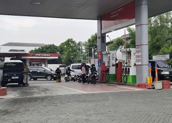 ESDM mengungkap 59 persen kebutuhan bensin Indonesia masih dipenuhi impor. Simak data lengkap dan negara pemasok utamanya.