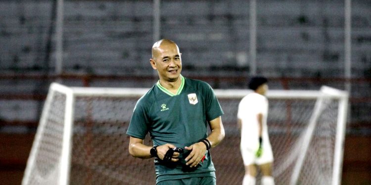 Timnas Indonesia U-17 menang telak di laga perdana Piala AFF, namun pelatih Kurniawan soroti penyelesaian akhir. (Foto: KOMPAS.COM/SUCI RAHAYU)