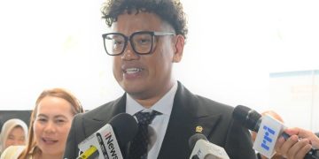 Uya Kuya melapor ke Polda Metro Jaya usai dituduh memiliki ratusan dapur MBG. Ia tegaskan informasi tersebut adalah hoaks. (Foto: Istimewa)