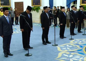 Presiden Prabowo melakukan reshuffle kabinet dengan melantik sejumlah pejabat baru. Simak daftar lengkap dan posisi strategis yang berubah. (Foto: Tangkapan Layar YouTube Istana Kepresidenan)