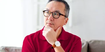 Puber kedua pada pria bisa terjadi di usia 30 tahun ke atas. Kenali tanda dan dampaknya bagi kesehatan fisik dan mental. (Foto: Halodoc)