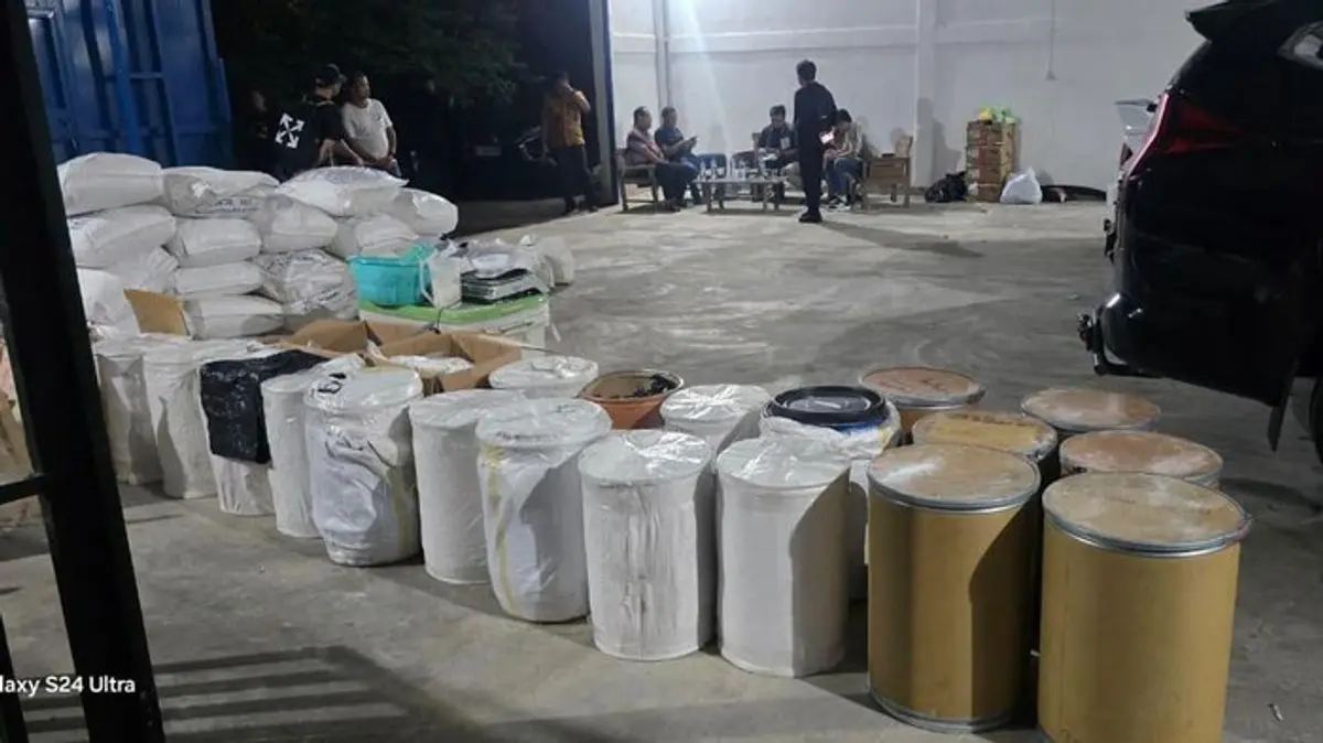 Polisi Bongkar Gudang Produksi Pil Zenith di Semarang, Ribuan Pil Disita