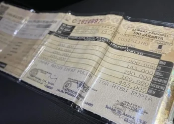 Perpanjang STNK di Jawa Barat kini lebih mudah tanpa KTP. Cukup bawa STNK untuk bayar pajak tahunan kendaraan bermotor. (Foto: asatunews.co.id)