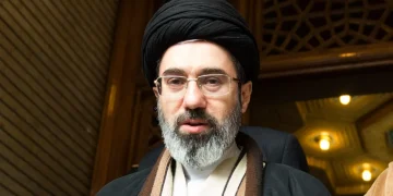 Khamenei akhirnya muncul dan buka suara soal gencatan senjata Iran dan AS. Tegaskan tidak ingin perang namun tetap pertahankan hak negara. (Foto: Reza B / Middle East Images / AFP via Getty Images)