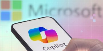 Microsoft menyebut Copilot AI hanya untuk hiburan dan tidak untuk keputusan penting. Simak penjelasan lengkap dan risikonya bagi pengguna.