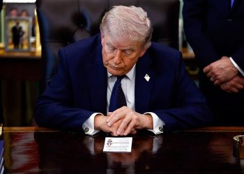 Trump tidak puas dengan proposal Iran soal Selat Hormuz. Negosiasi nuklir masih menemui jalan buntu di tengah ketegangan. (Foto: Will Oliver—EPA/Bloomberg/Getty Images)